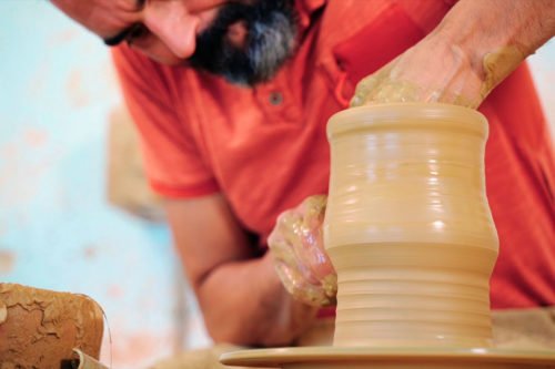 En el taller de los Hermanos Mellat, se pueden ver demostraciones de torno y encontrar diferentes muestras de cerámica tradicional muy arraigada al municipio.

Más info